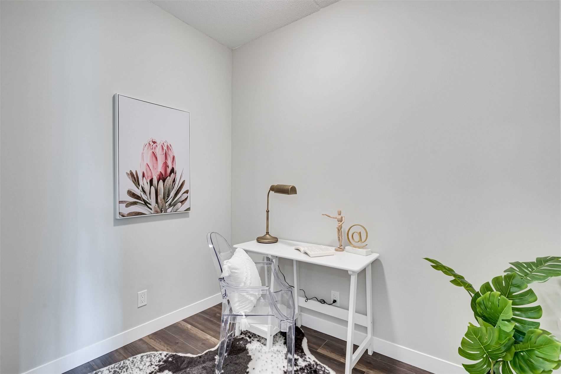 15 Queen St S, #1712