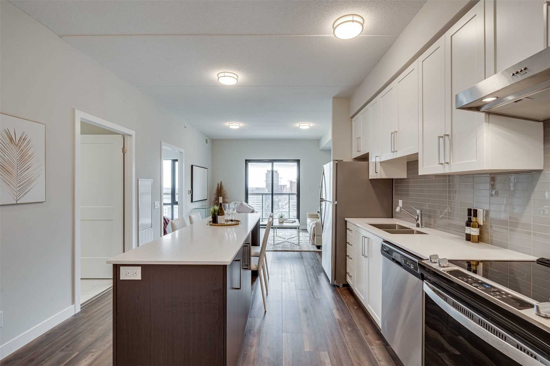 15 Queen St S, #1712