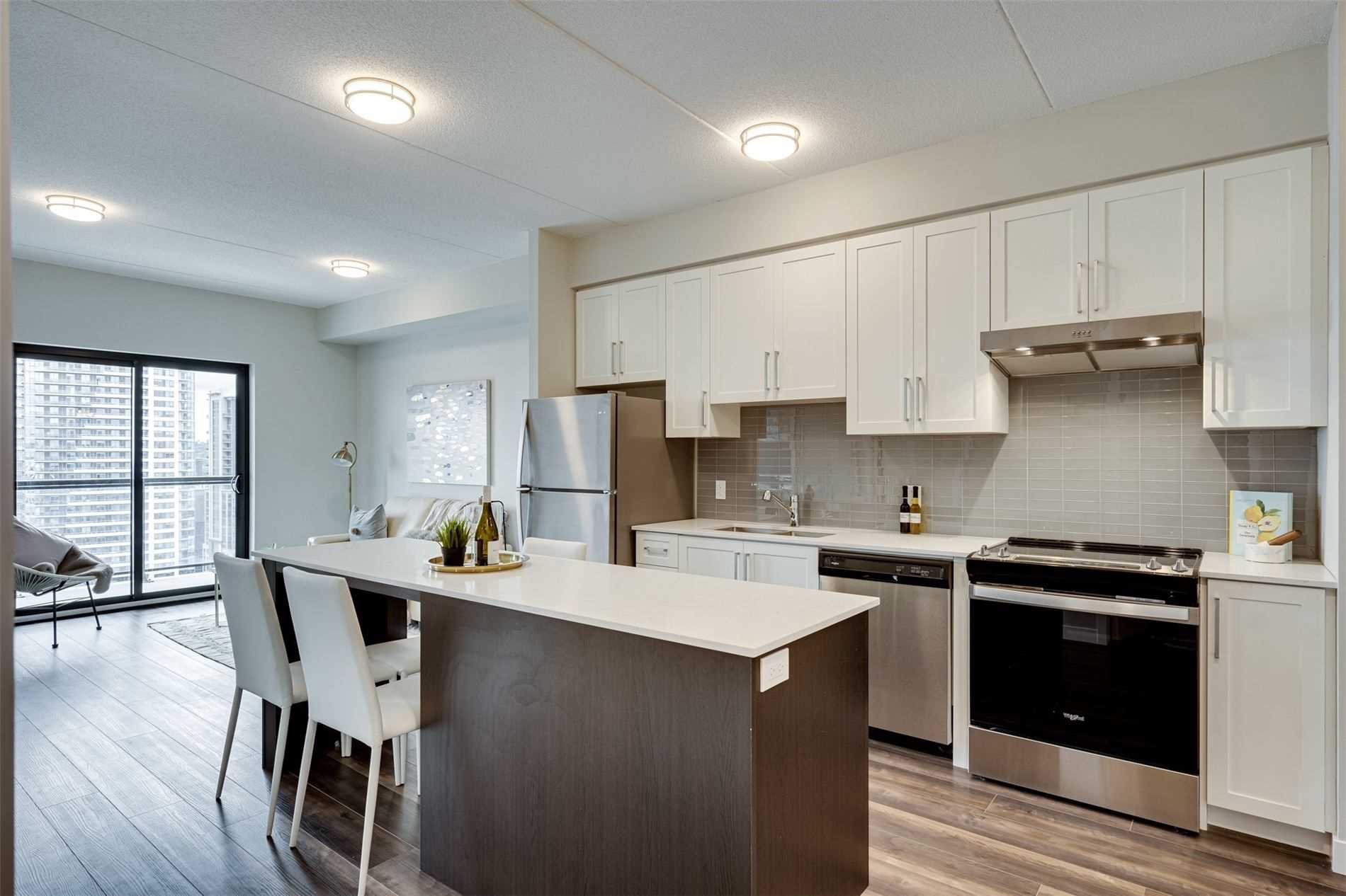 15 Queen St S, #1712