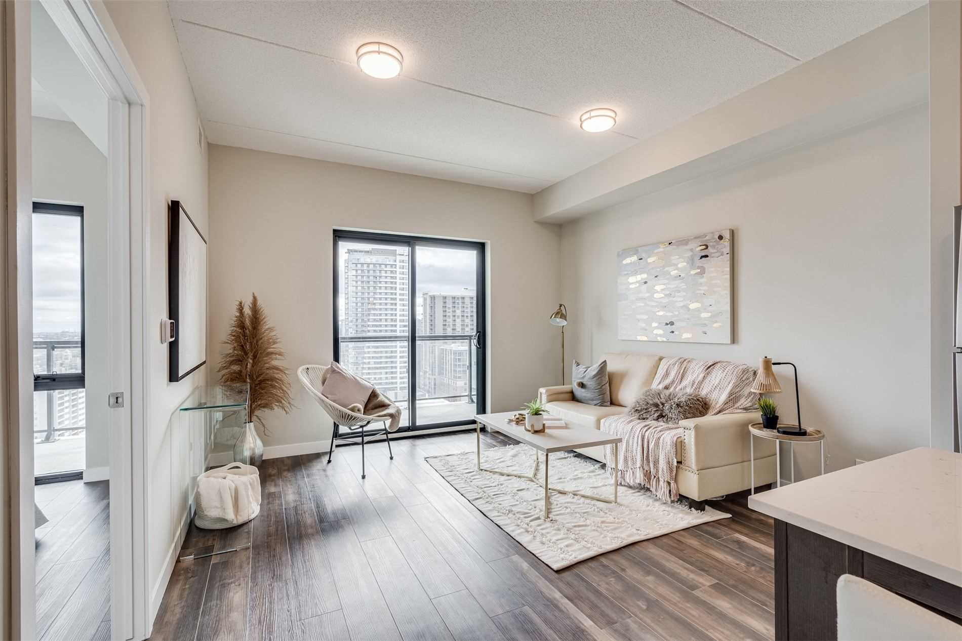 15 Queen St S, #1712