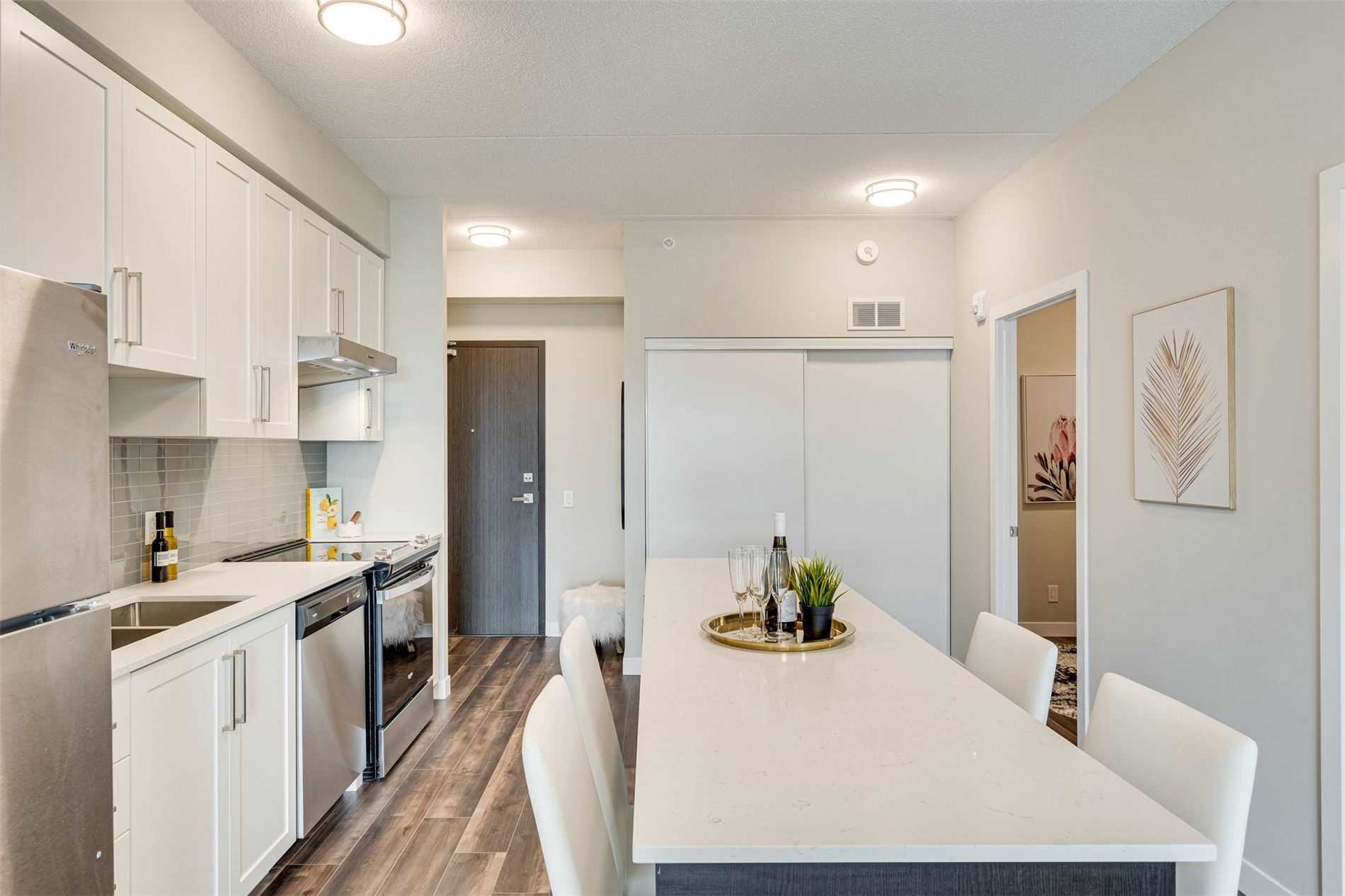 15 Queen St S, #1712
