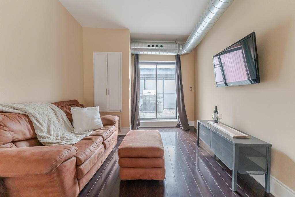 80 King William St, #402