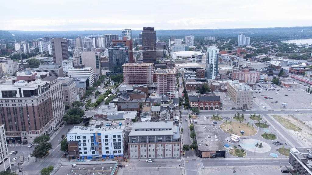 80 King William St, #402