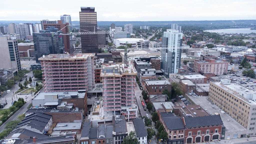 80 King William St, #402