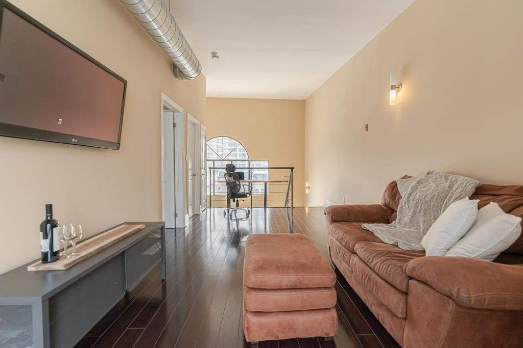 80 King William St, #402