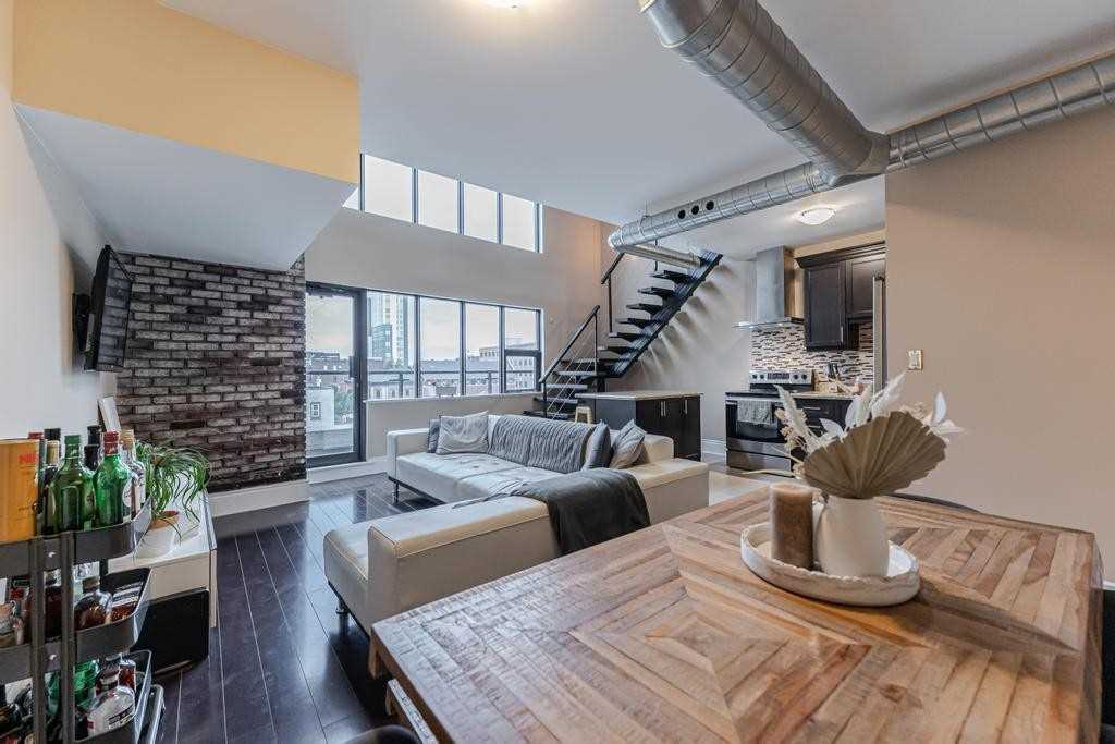 80 King William St, #402