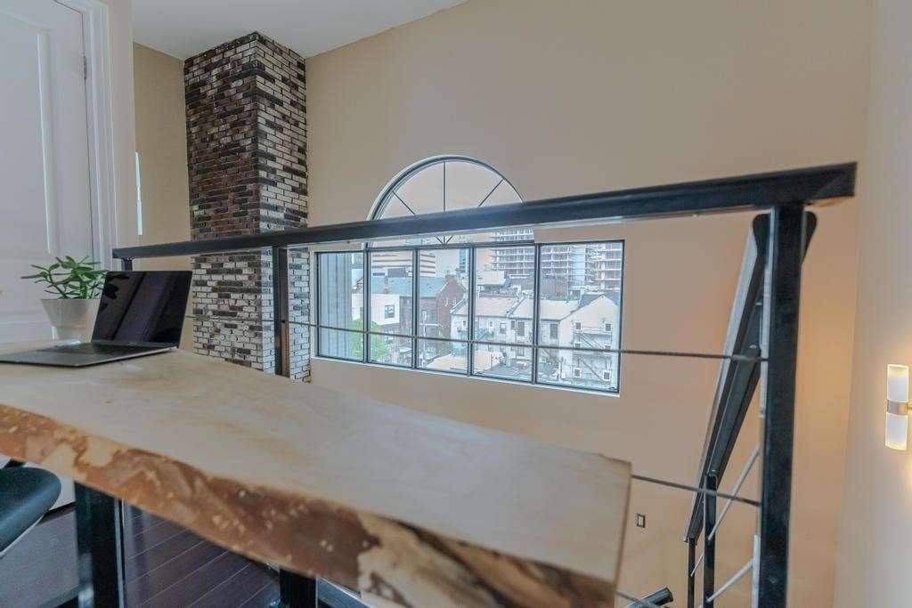 80 King William St, #402