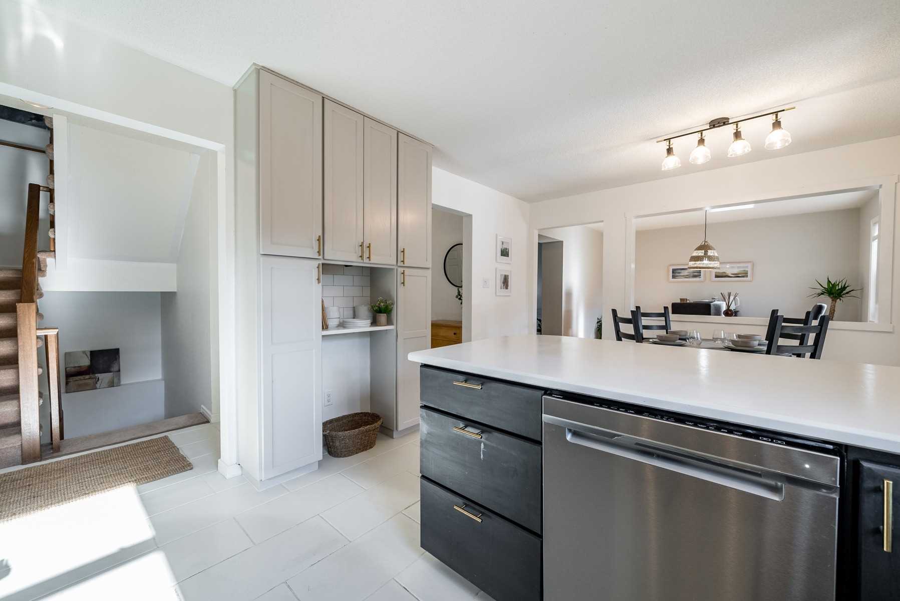 7 George St