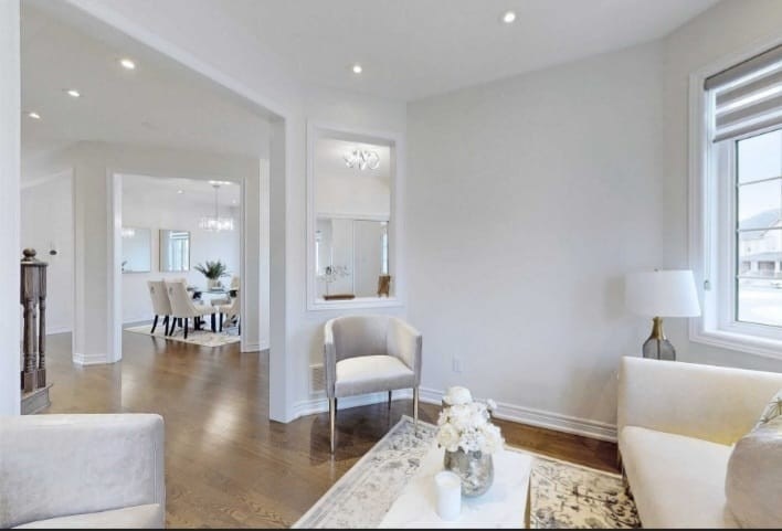 4 Rosebrugh Avenue