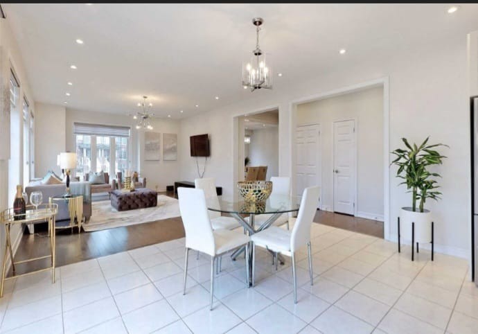 4 Rosebrugh Avenue