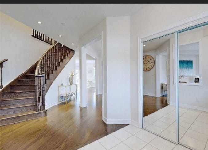 4 Rosebrugh Avenue