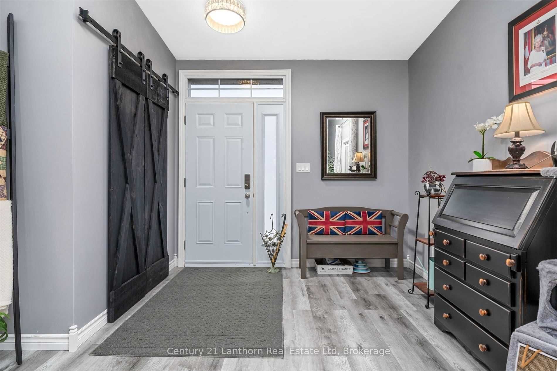 1087 Melville Rd