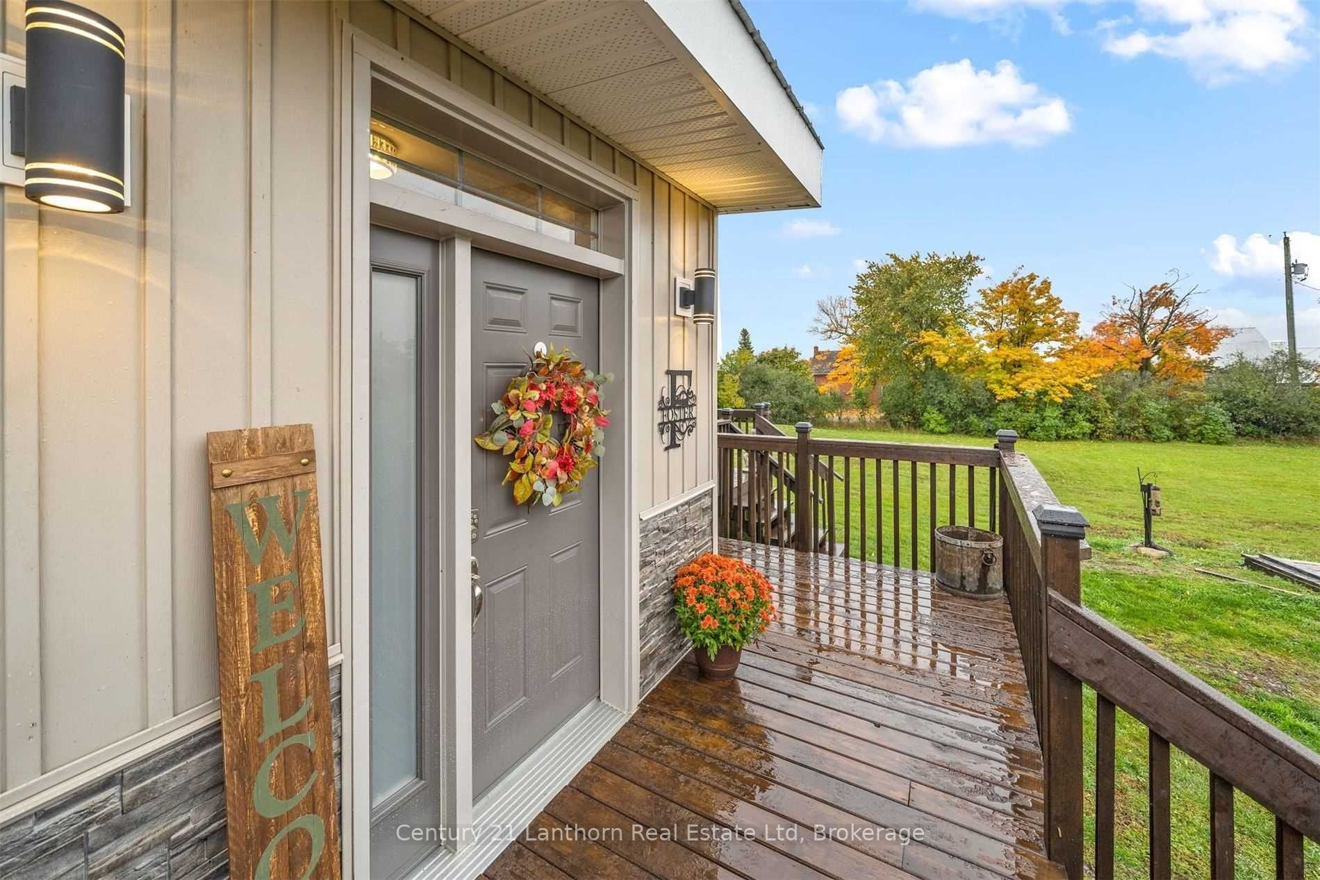 1087 Melville Rd