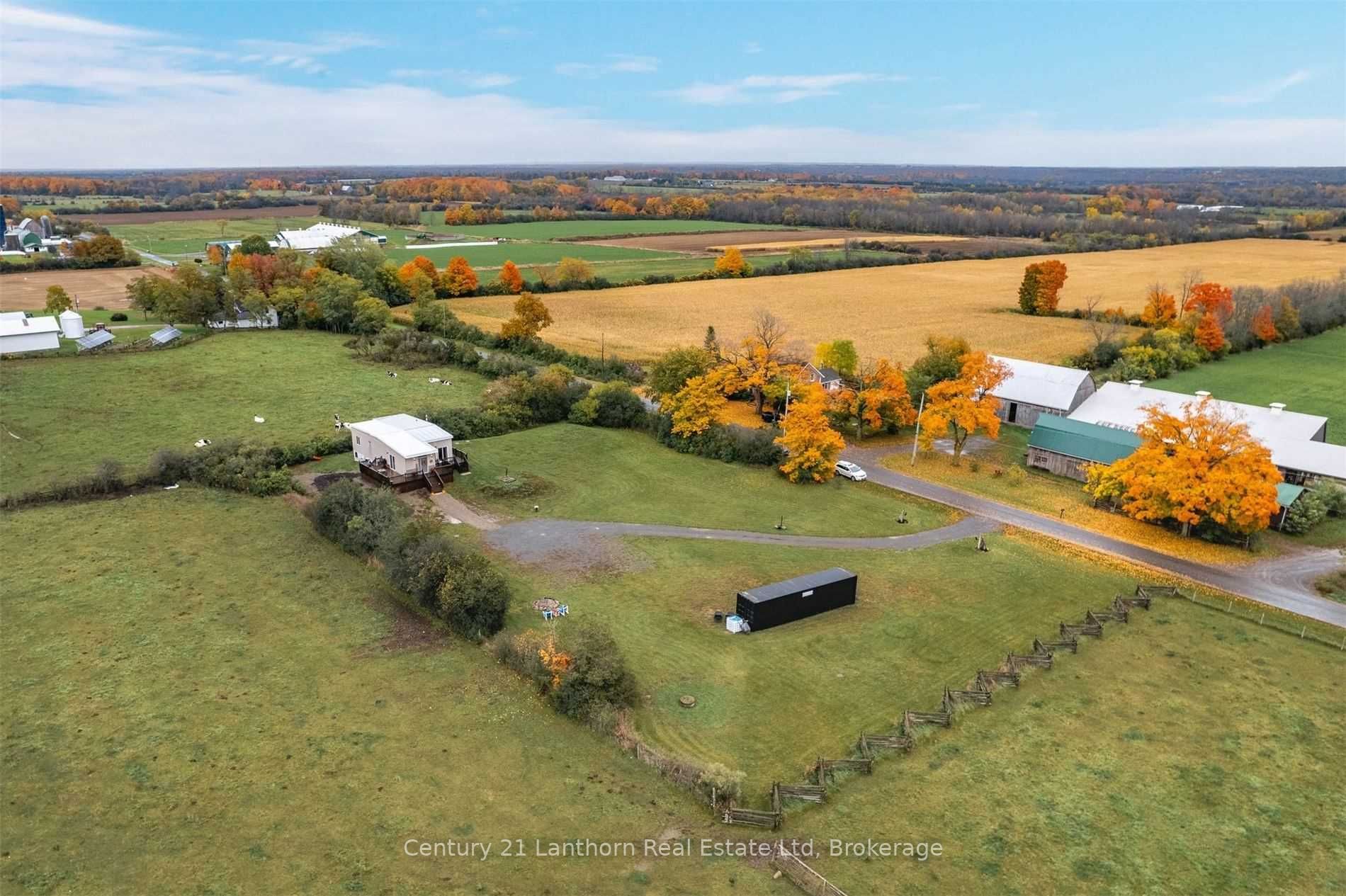 1087 Melville Rd