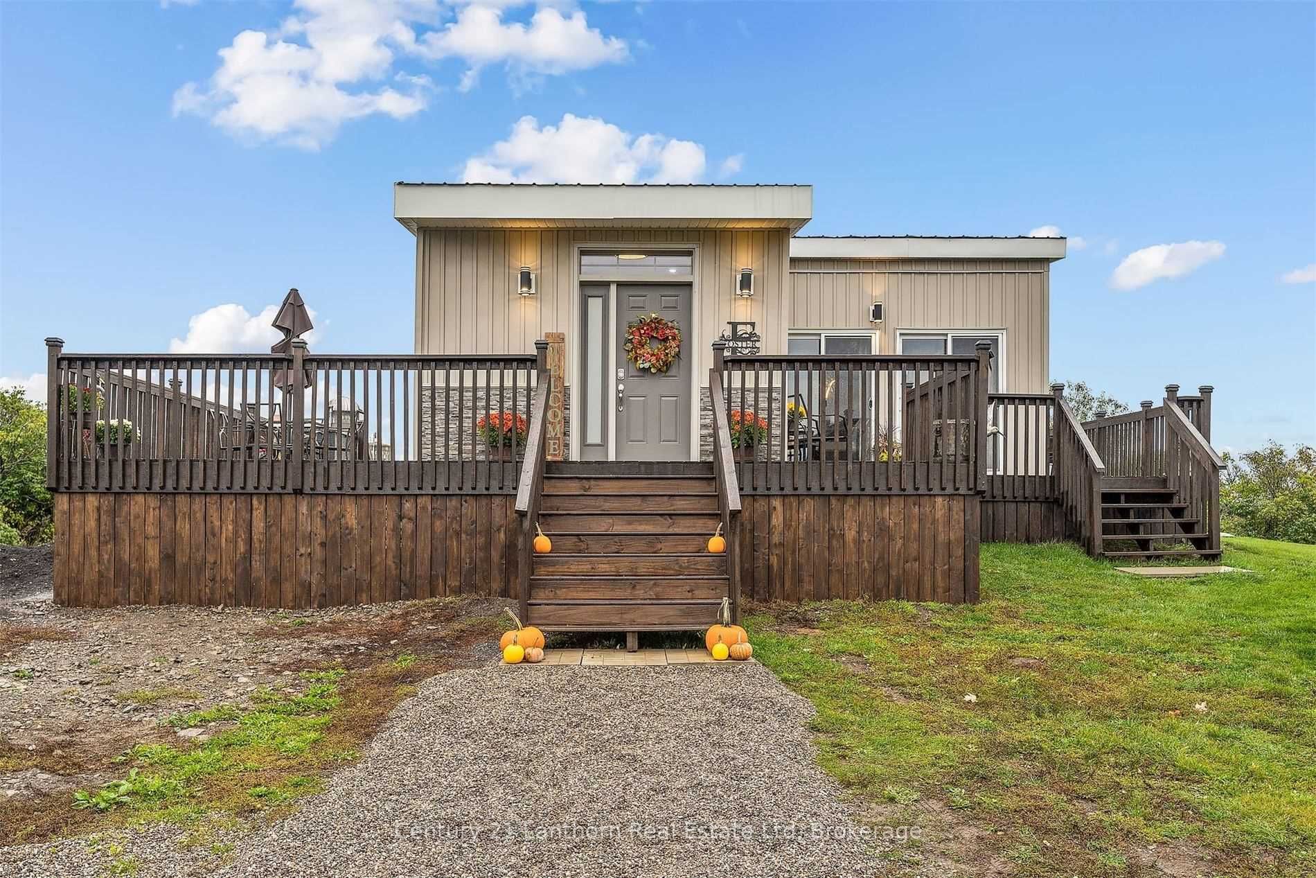 1087 Melville Rd