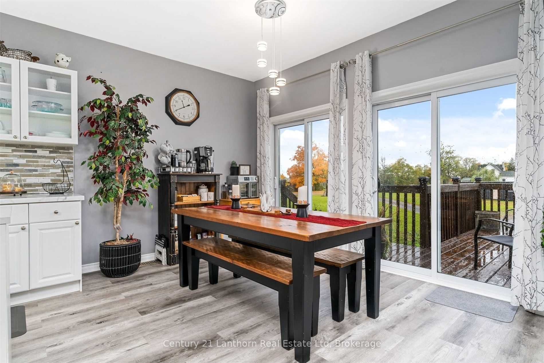 1087 Melville Rd