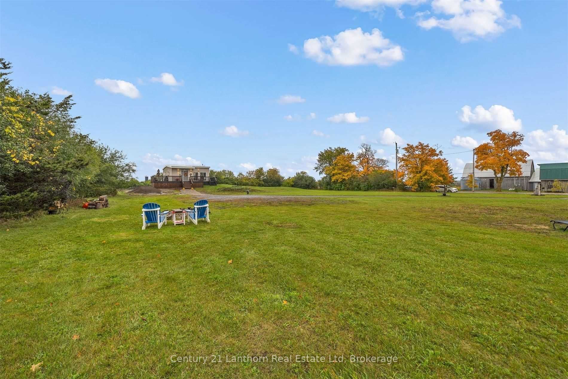 1087 Melville Rd