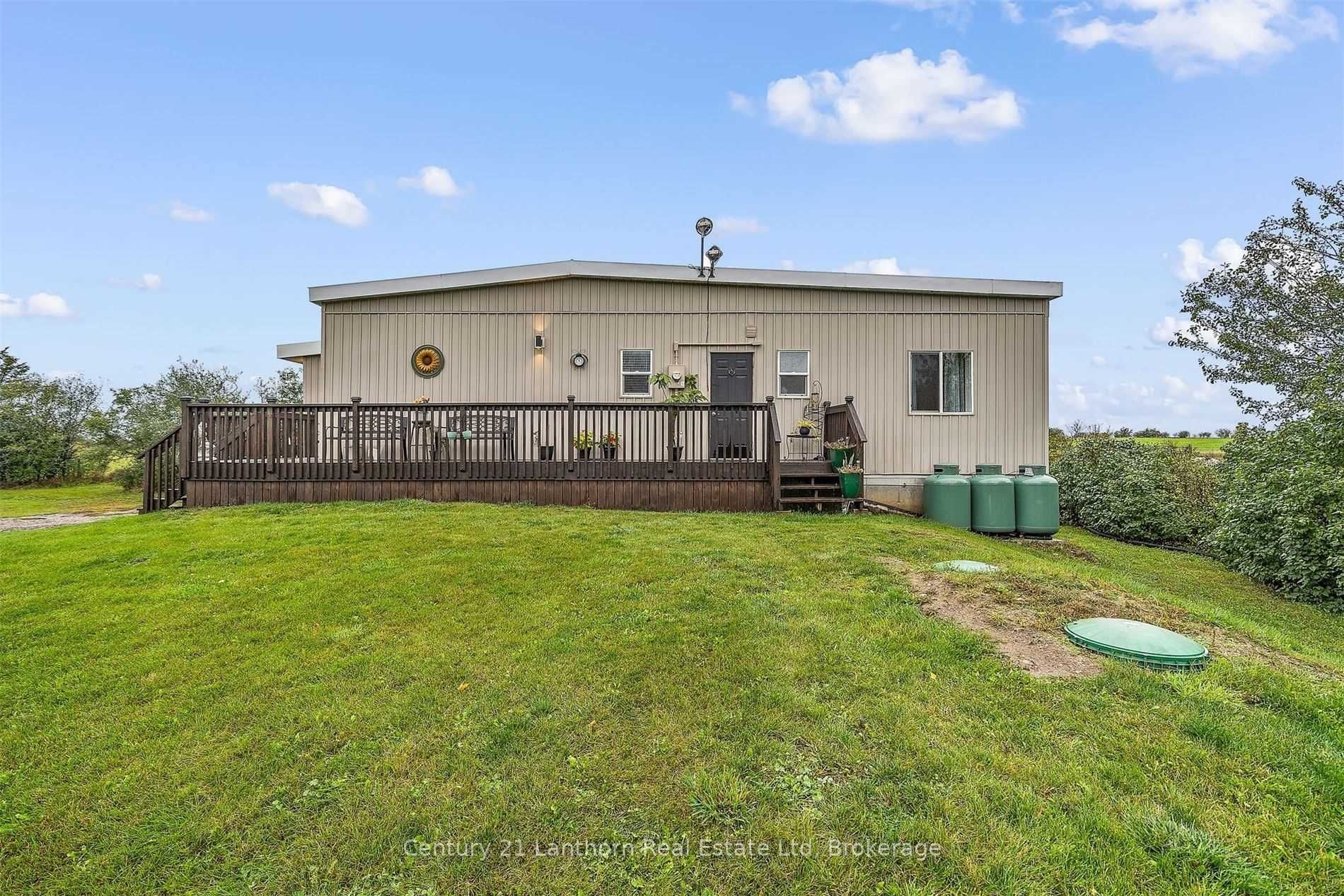 1087 Melville Rd