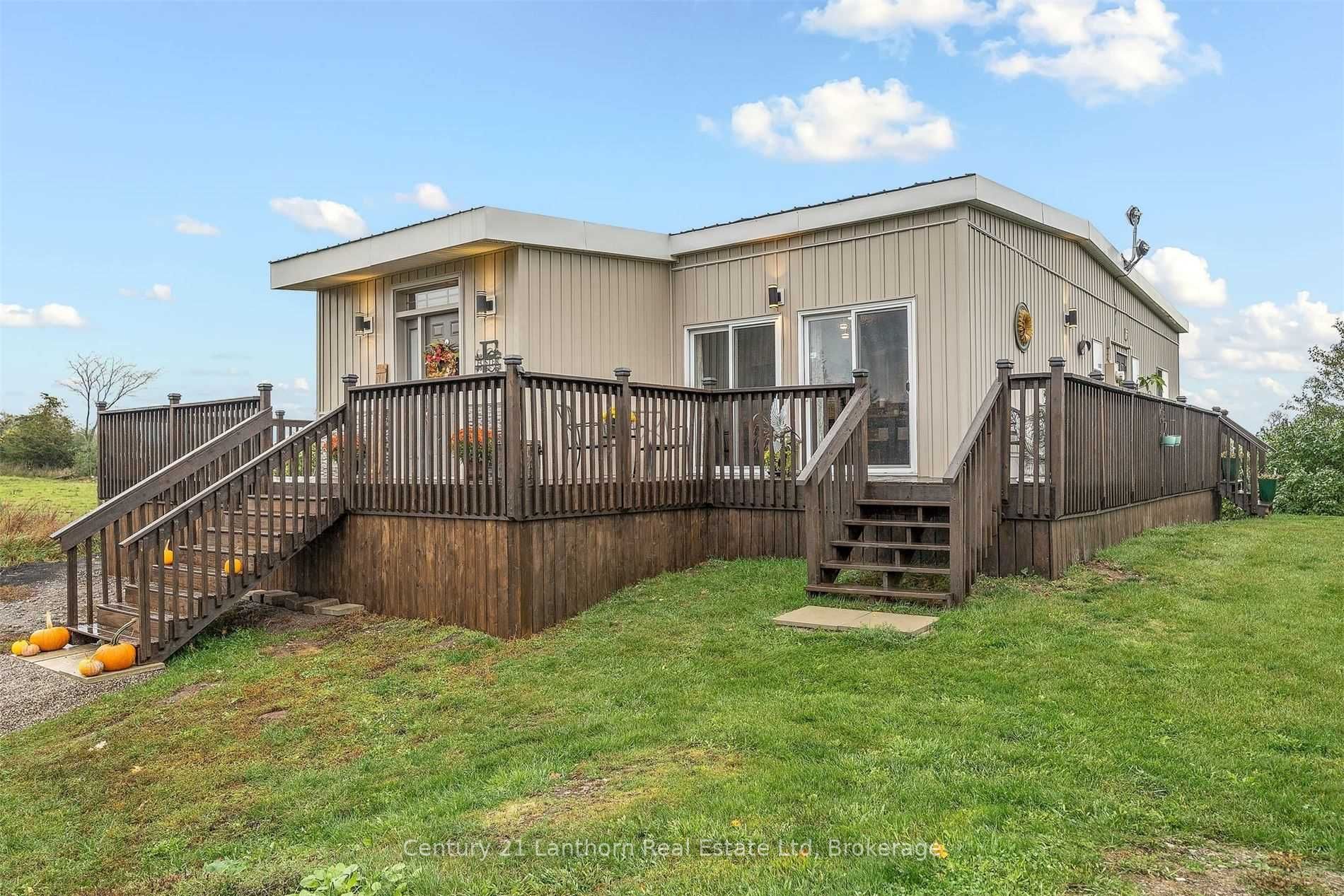 1087 Melville Rd