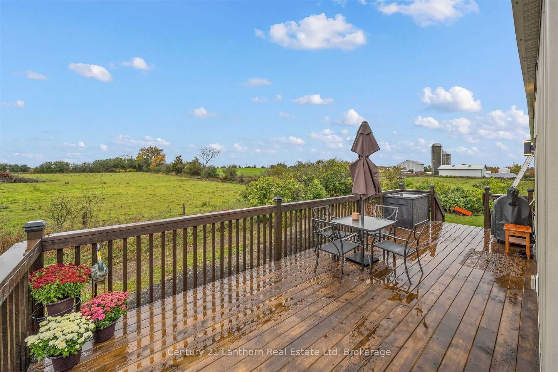 1087 Melville Rd