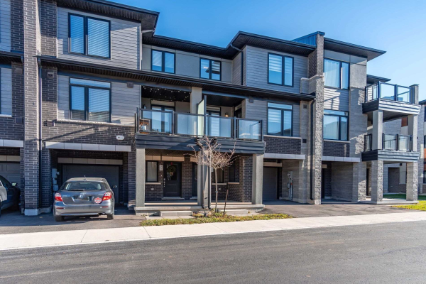 590 North Service Rd, Hamilton
