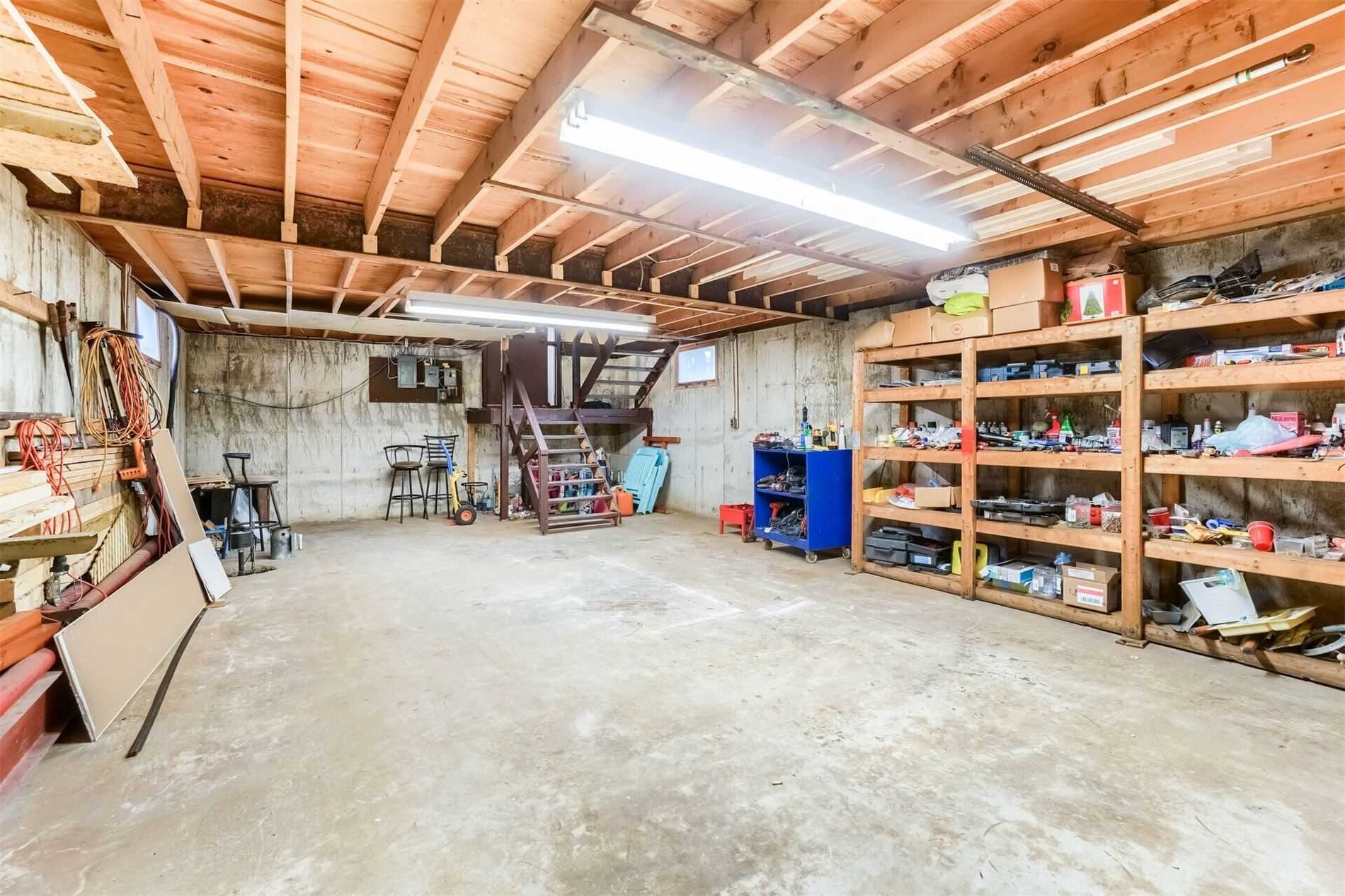 201 Oakhill Dr