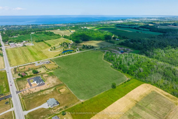 60 Elm Tree Rd E, Grimsby