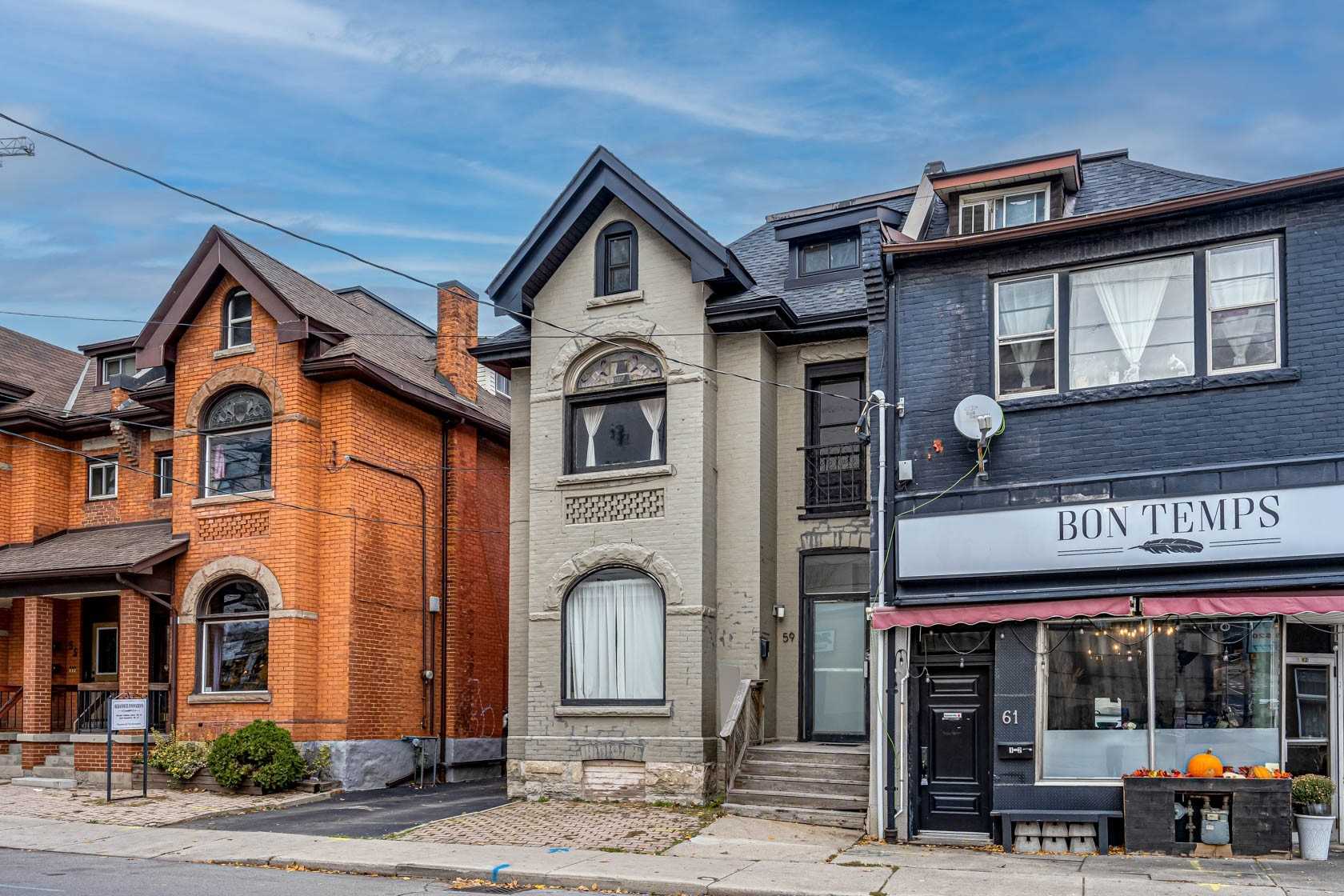 59 Young St