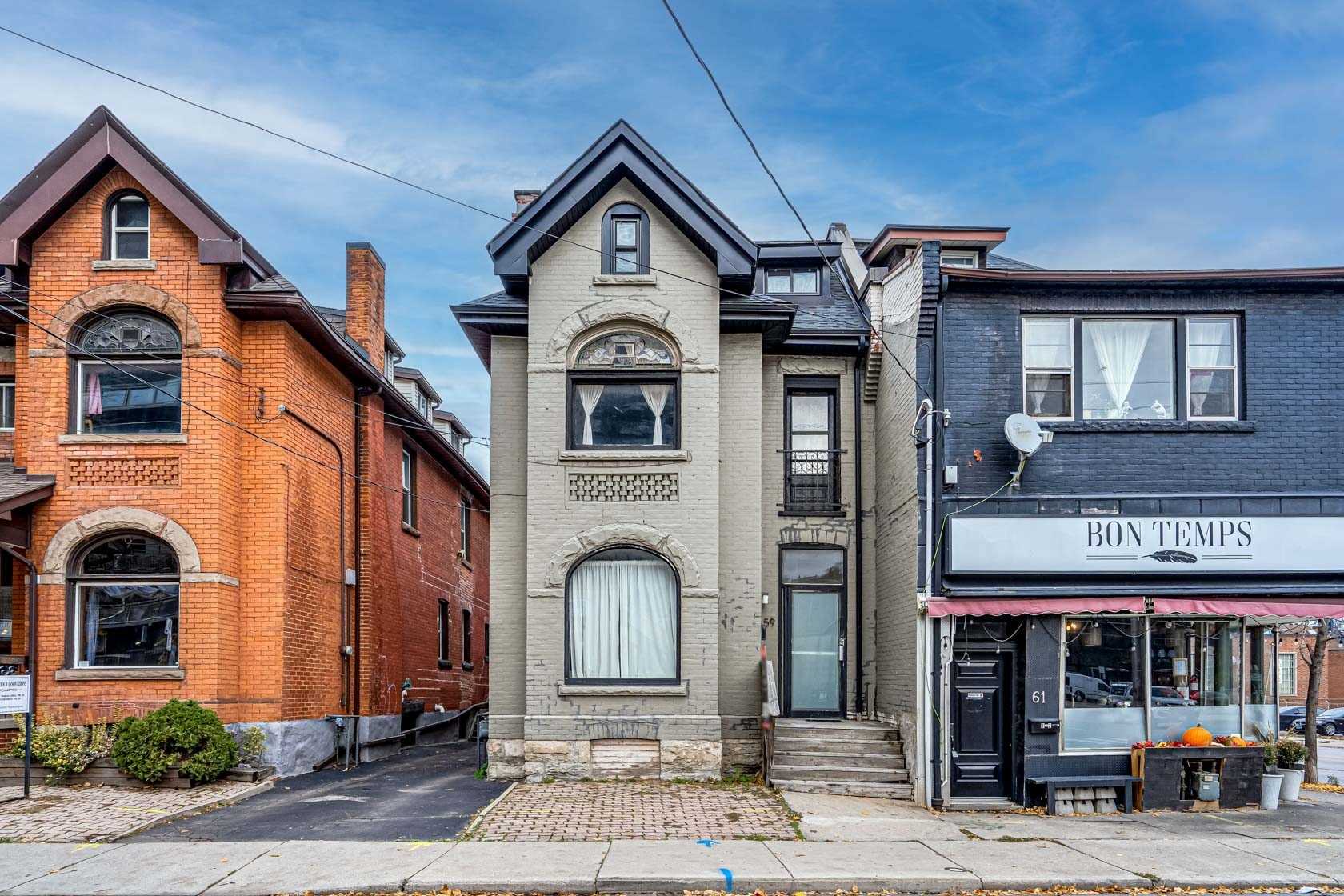59 Young St
