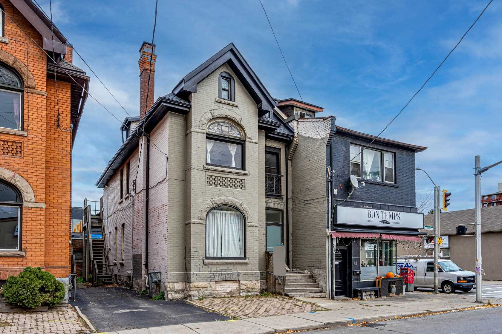 59 Young St