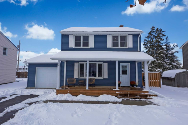 24 Diver Belt Dr, Prince Edward County