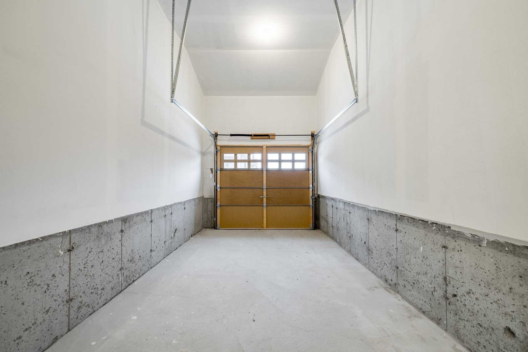 17 Lakewood Cres, #10