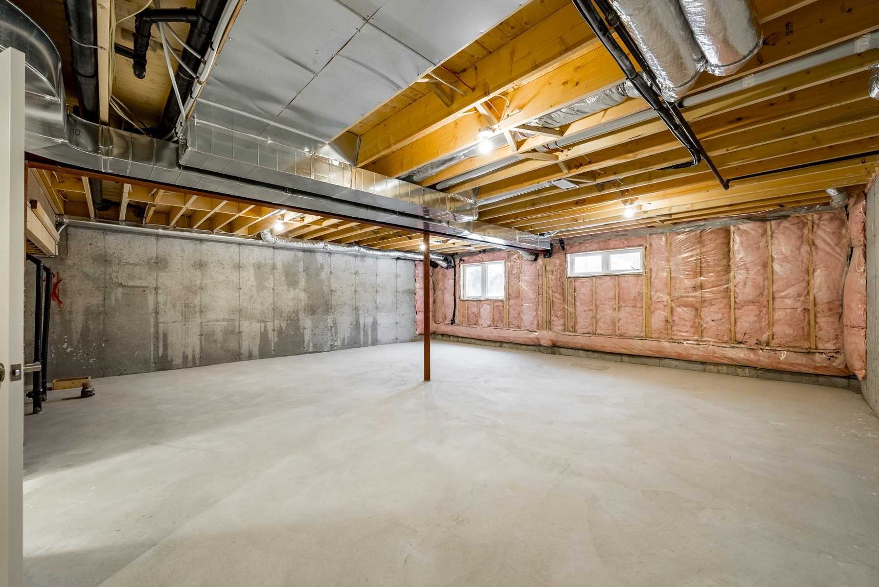 17 Lakewood Cres, #10