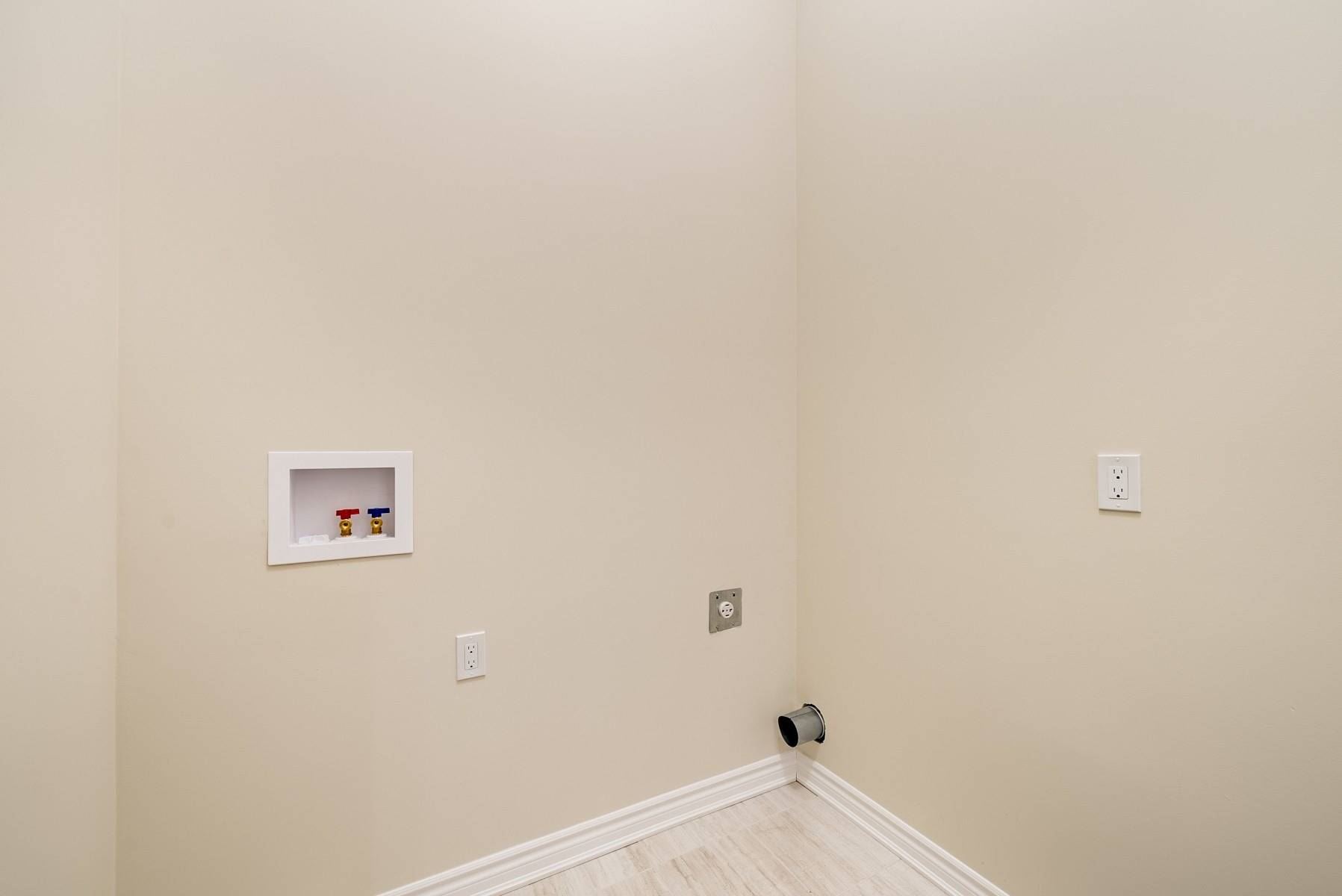 17 Lakewood Cres, #10