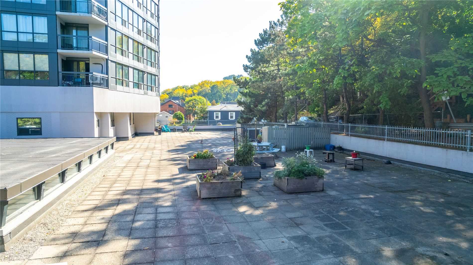 150 Charlton Ave E, #702