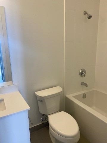 550 North Service Rd, #904