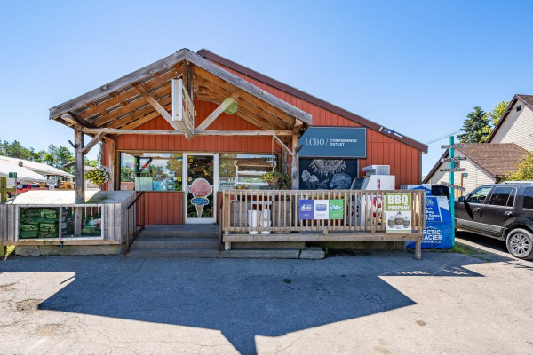 31 County Road 18 Rd, Prince Edward County