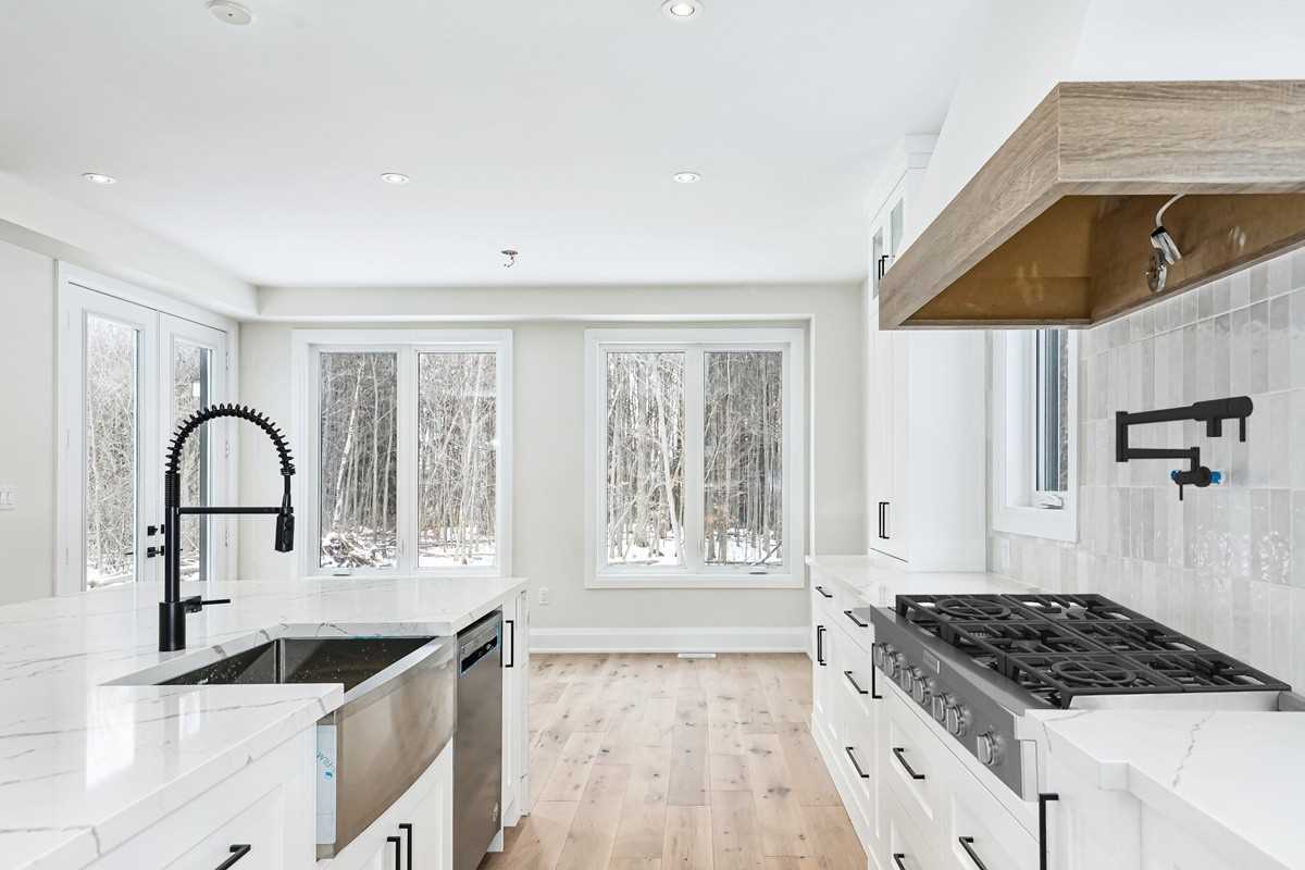 112 Springside Crescent