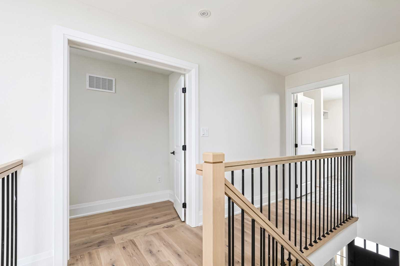 112 Springside Crescent
