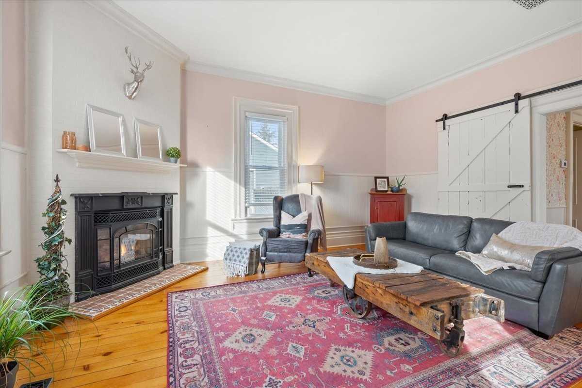 53 Young St