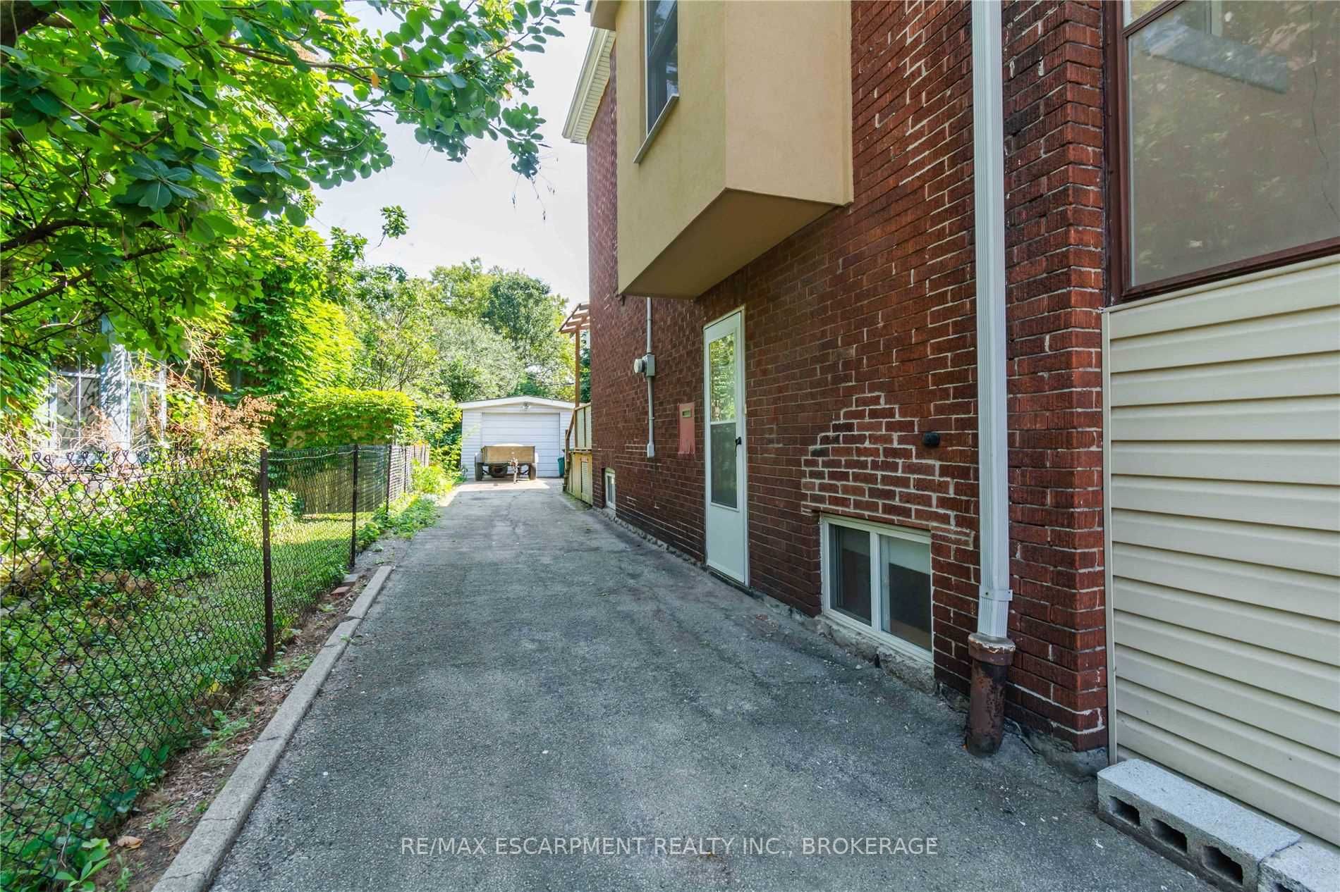 239 Sherman Ave S