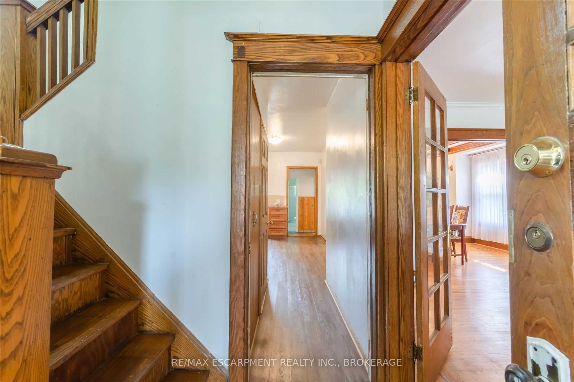 239 Sherman Ave S