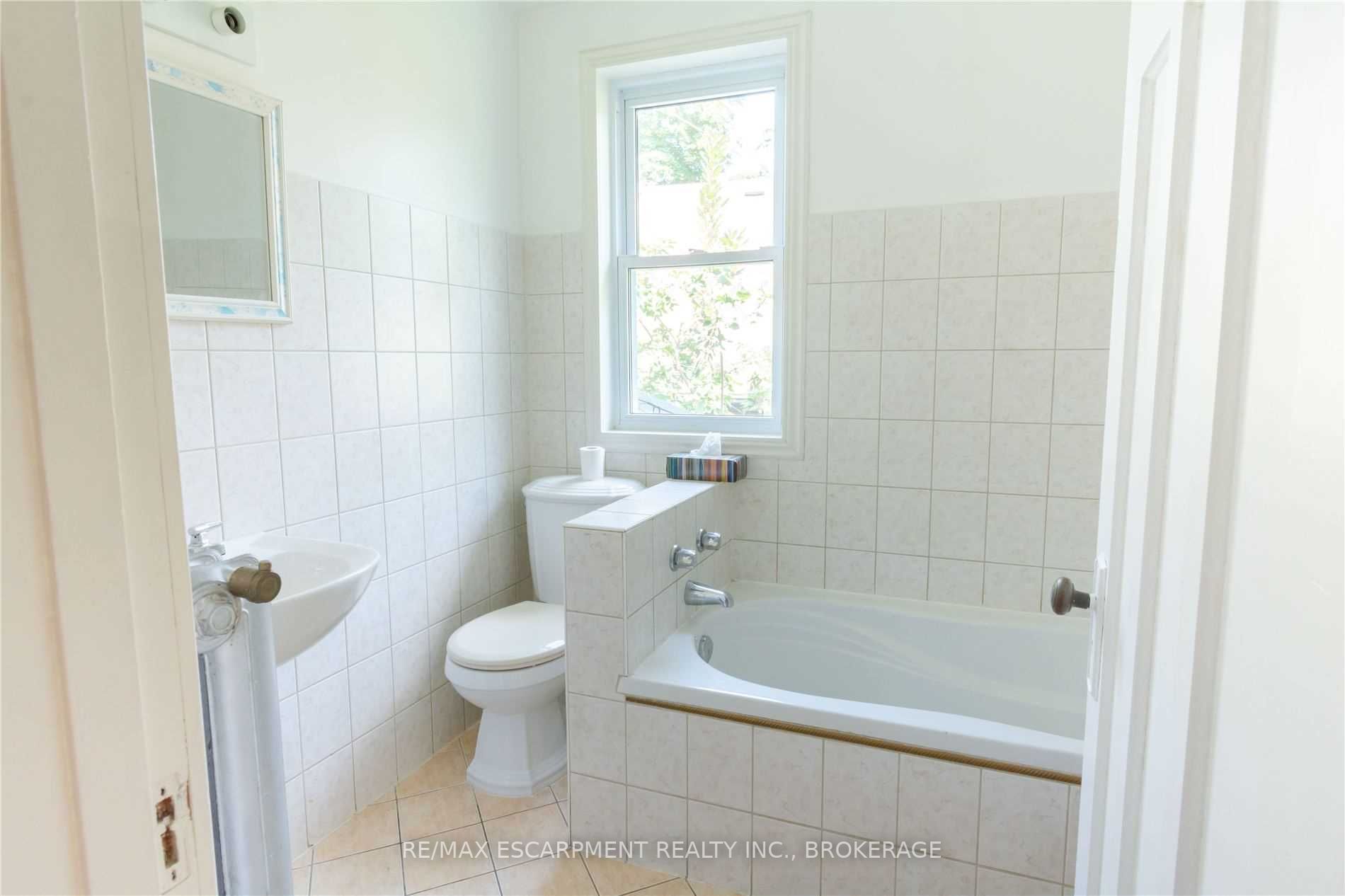 239 Sherman Ave S