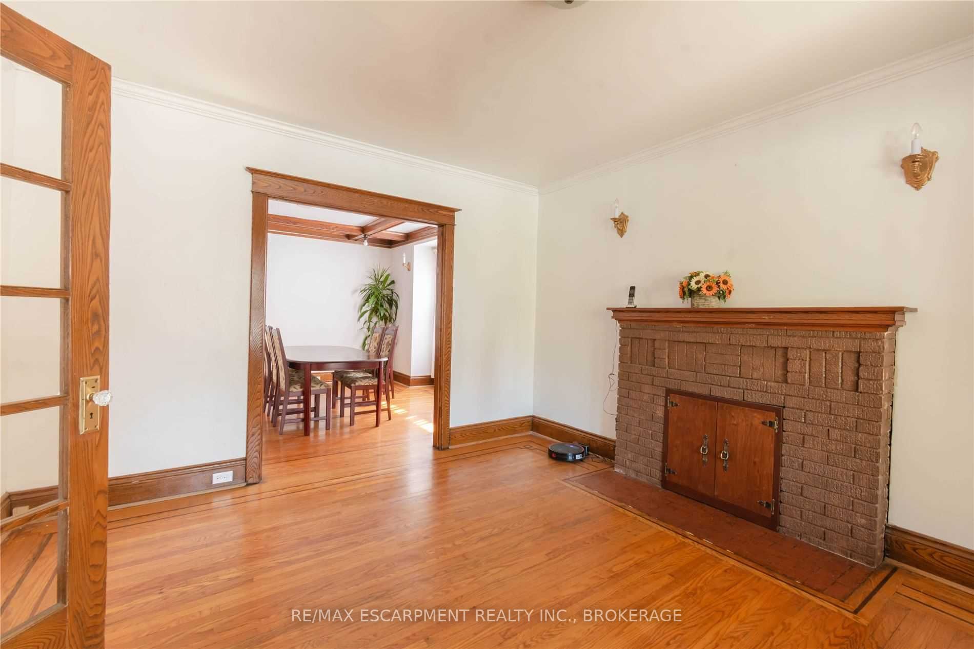 239 Sherman Ave S