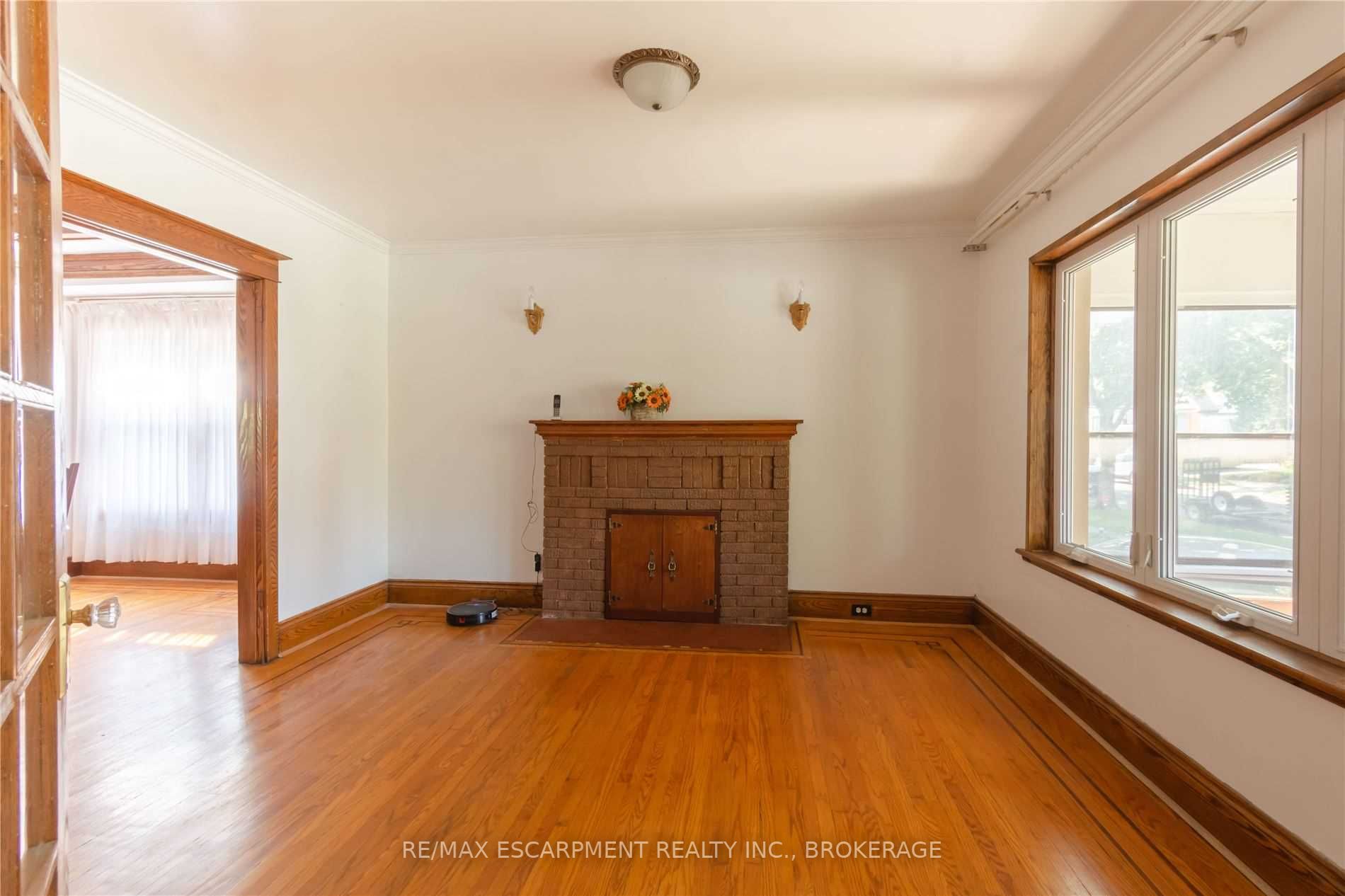 239 Sherman Ave S