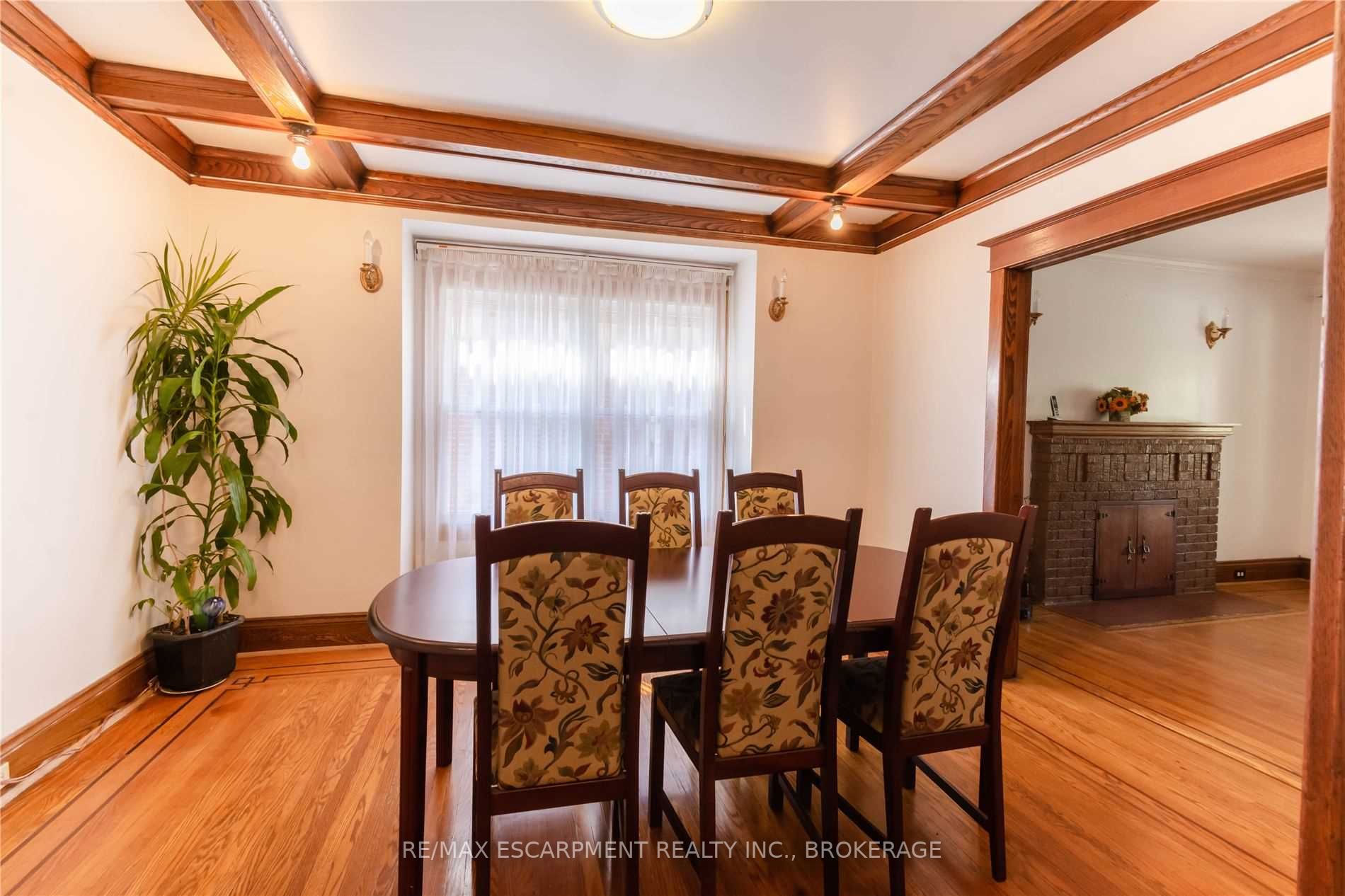 239 Sherman Ave S