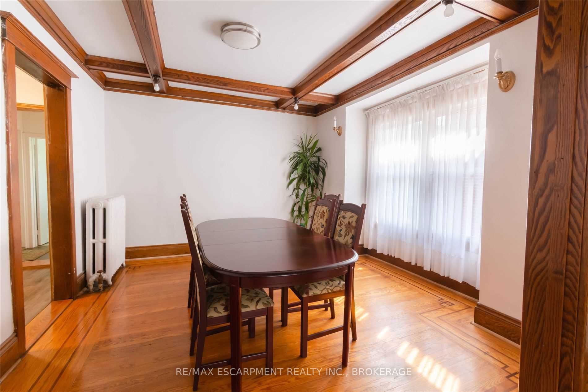 239 Sherman Ave S