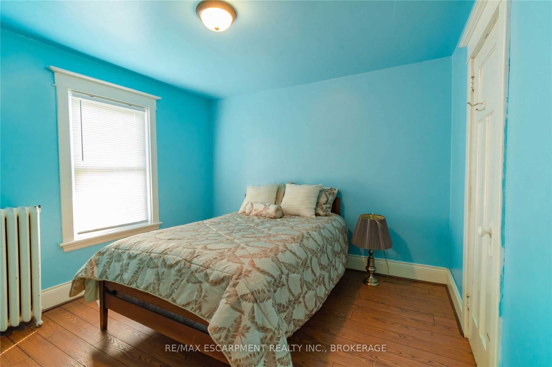 239 Sherman Ave S