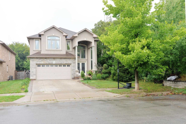 75 Arrowhead Dr, Hamilton