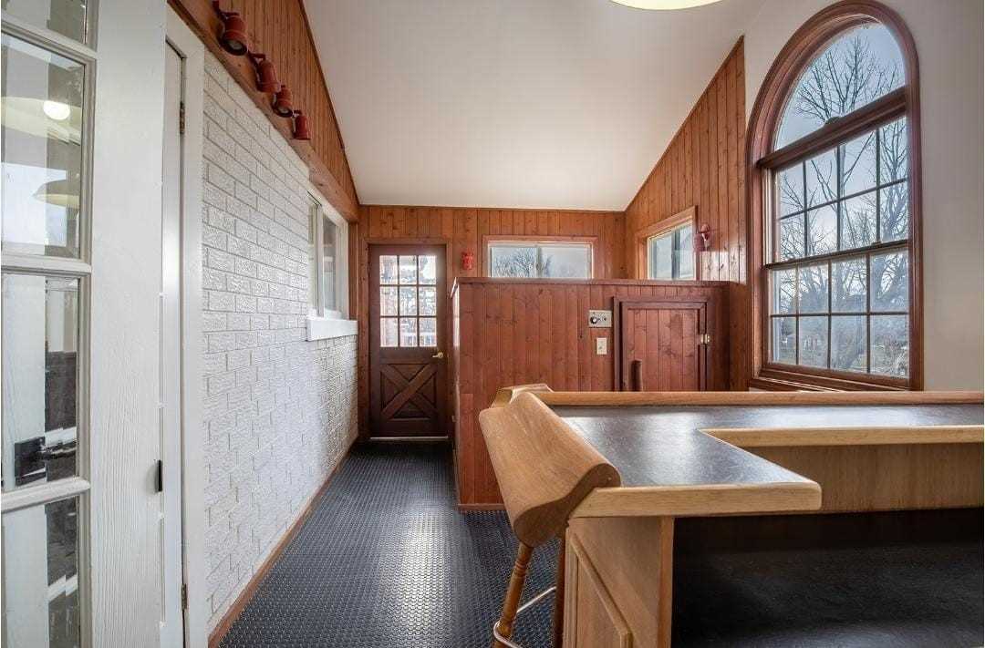 50 Belleville St